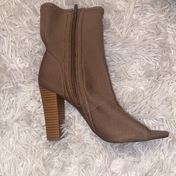 Forever 21 Green Heels - Picture 4 of 7